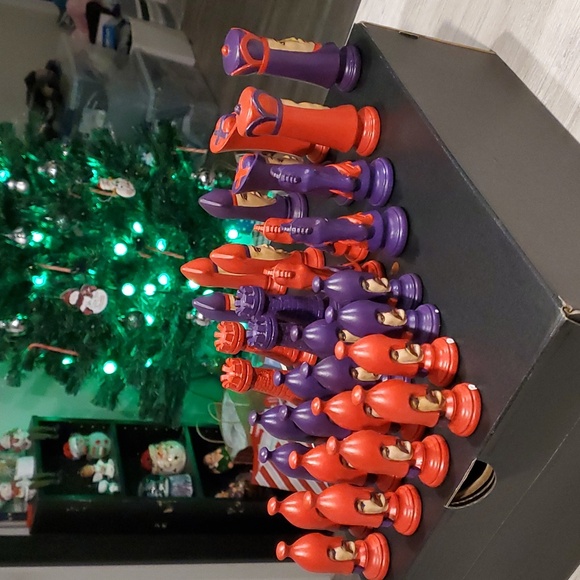 Vintage hand Painted Ceramic Chess Set By Duncan. - Picture 12 of 13